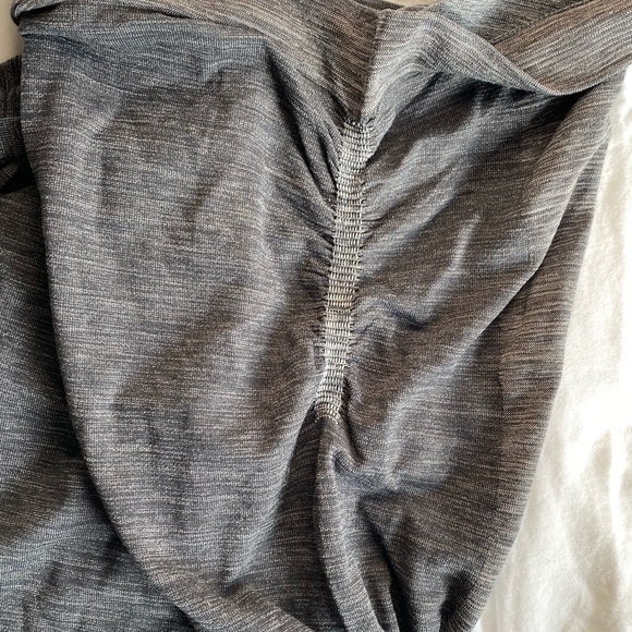 Lululemon wicking Turtleneck long sleeve - Picture 4 of 4